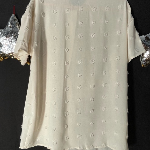Simple Flavor Off White Colored Top - 2XL - Picture 2 of 3